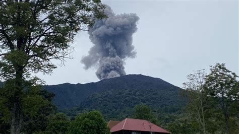 Aktivitas Vulkanologi Meningkat Gunung Marapi Naik Status Menjadi Siaga