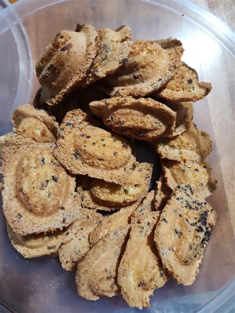 Crispy Bahulu Food Drinks Homemade Bakes On Carousell