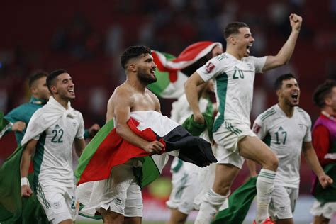 Fifa Arab Cup: Algerian team raise Palestinian flag after beating ...