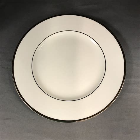 Wedgwood Carlyn Lunch Plate Echo S China