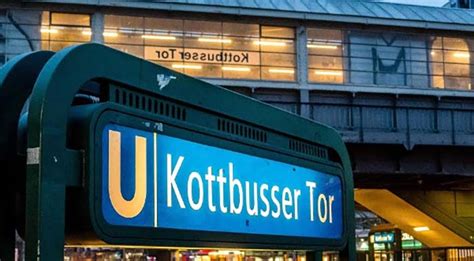 Berlin Mann Wird Vor U Bahn Gestoßen Und Stirbt Politikstube