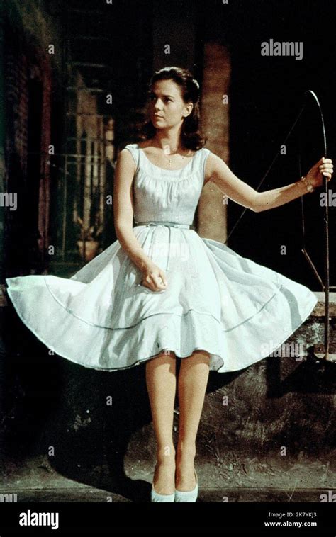 Natalie wood west side story hi-res stock photography and images - Alamy