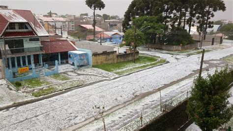 Tempestade de granizo atinge vários bairros de Curitiba nesta terça