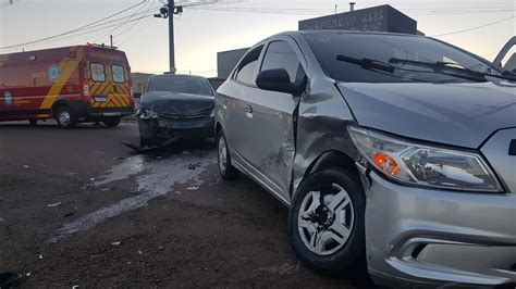 Vw Gol E Prisma Colidem Em Cruzamento No Bairro Morumbi Cgn O Maior