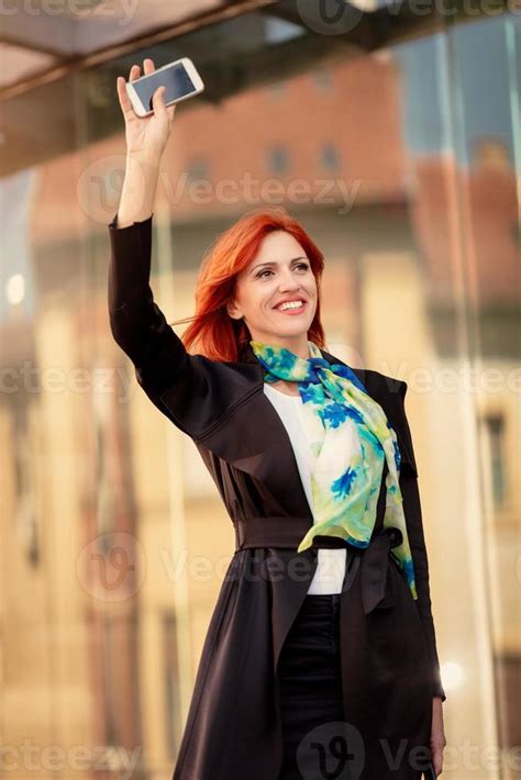 Smiling Businesswoman Waving Hello 14148102 Stock Photo at Vecteezy