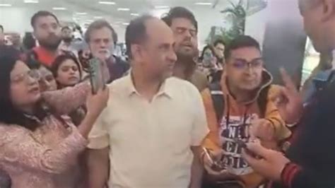 Flyers Duly Informed Says SpiceJet After Ruckus At Delhi Airport