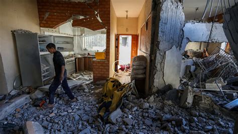 Palestinians Search Rubble of Buildings After Israeli Strikes - The New