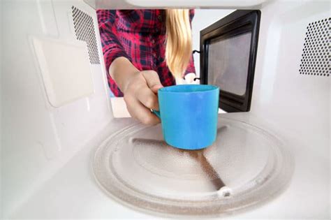 How Long To Boil Water In The Microwave (+ Safety Tips To Know!)