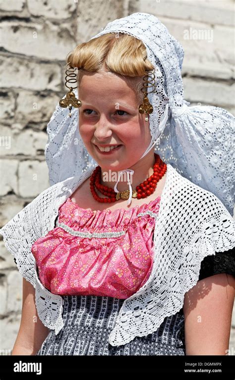 Traditional Dutch Girl Hi Res Stock Photography And Images Alamy