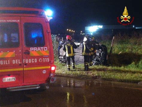 Auto Finisce Fuori Strada Ferita La Donna Al Volante