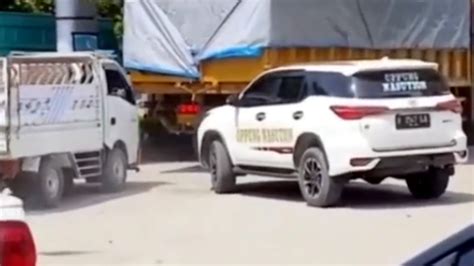 Foto Terpopuler Otomotif Fortuner Asal Bekasi Bikin Ulah Di Riau