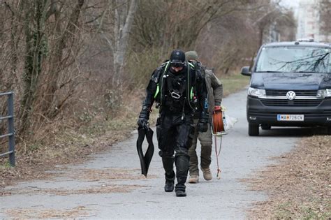 Leiche Im Marchfeldkanal Erste Hinweise Auf Opfer Ausweise Gefunden