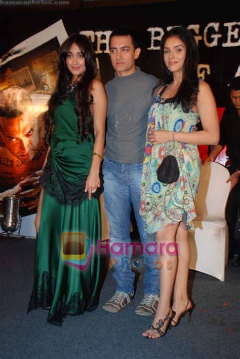 Jiah Khan, Asin, Aamir Khan at Ghajini success bash in J W Marriott on 12th Jan 2009 / Jiah Khan ...