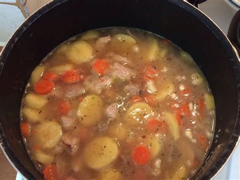 Sauté de porc avec carottes et pommes de terre Recette de Sauté de