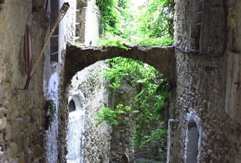 Visitare Bussana Vecchia Cosa Vedere Nel Paese Degli Artisti Sorto