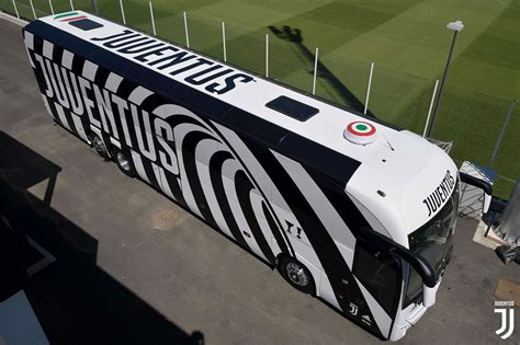 Juventus Ecco Il Nuovo Pullman Ufficiale Ispirato Allonda Bianconera