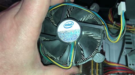 Как правильно установить боксовый кулер Intel - YouTube