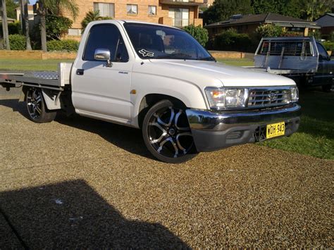 2000 Toyota HILUX - Kickon - Shannons Club