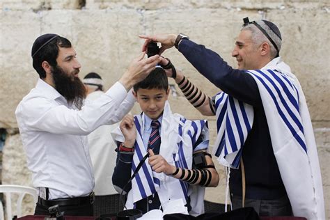 ISRAEL EN IMÁGENES UN BAR MITZVÁ SOÑADO EN EL MURO DE LOS LAMENTOS