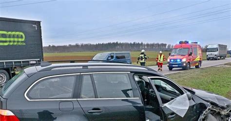 Zwei Verletzte Personen Nach Unfall Auf Der B 10