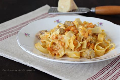 Tagliatelle Con Zucca E Salsiccia Cremose Ricche E Saporite