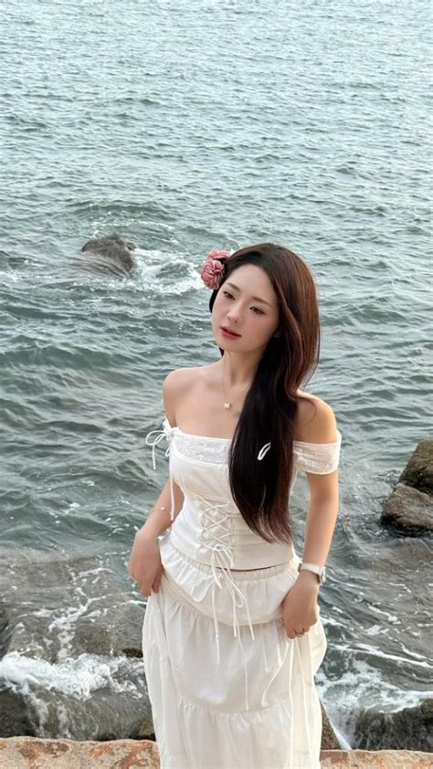 Nh Tiktoker H Ng L Bikini G I C M Nhan S C Ng T Ng O