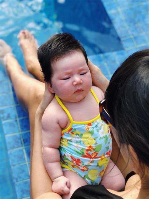 Siêu mẫu Hà Anh diện bikini khoe dáng nuột nà hơn 1 tháng sau sinh VTV VN