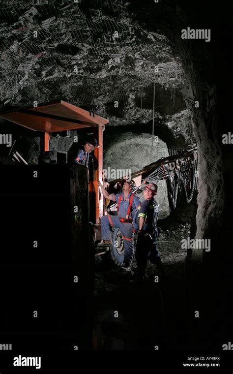 Rock Bolting In Underground Gold Mine For Ground Support Using A Boom