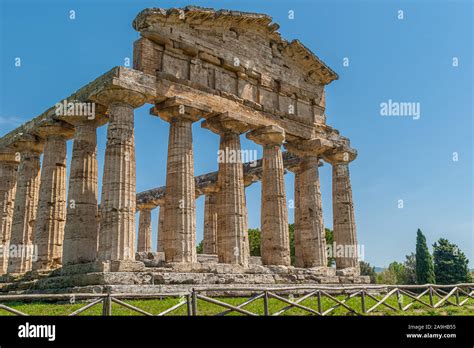 Parte frontal del Templo de Atenea la diosa griega de la sabiduría