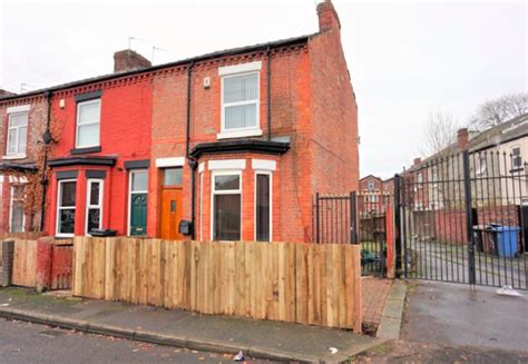 2 bed in Salford - The Property Den