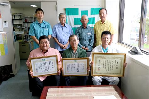 写真詳細（沖縄県産業安全衛生大会受賞報告）｜八重山毎日新聞フォトライブラリ