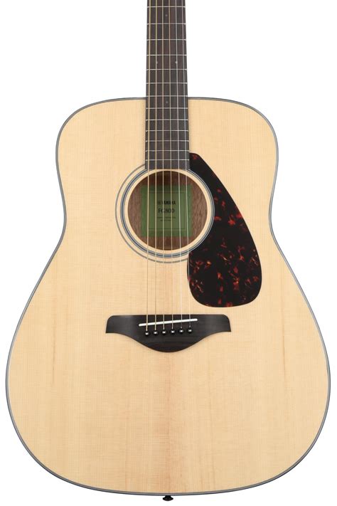 Yamaha FG800 vs FG700S - Which is The Better Guitar?