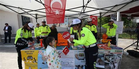 Muş ta emniyet ve jandarma vatandaşları trafik konusunda bilgilendirdi