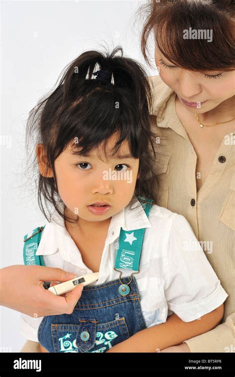 Infirmière japonaise mature Banque de photographies et dimages à haute résolution Alamy