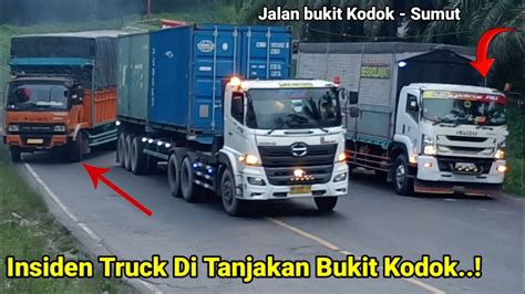 Petang Yang Kelam Insiden Pun Terjadi Trailer Trailer Truck Truck