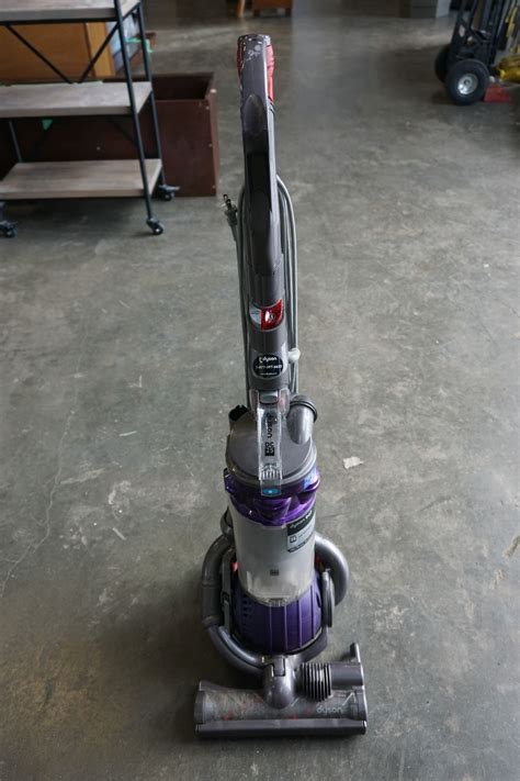 DYSON DC25 BALL VACUUM - Big Valley Auction