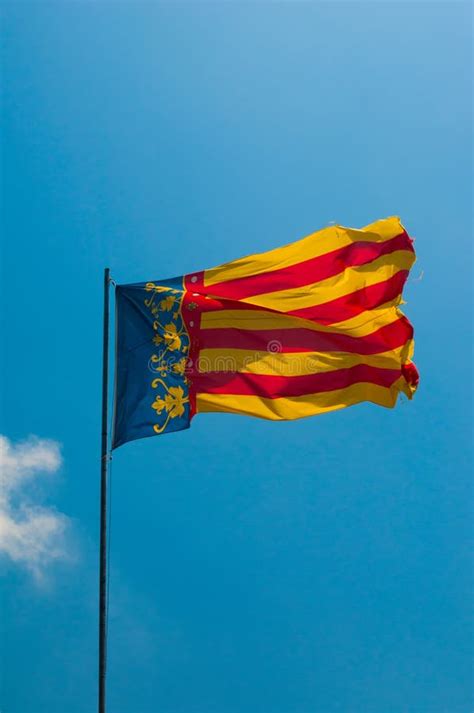 Bandeira Da Comunidade Valencia Soprando Ao Vento Foto De Stock