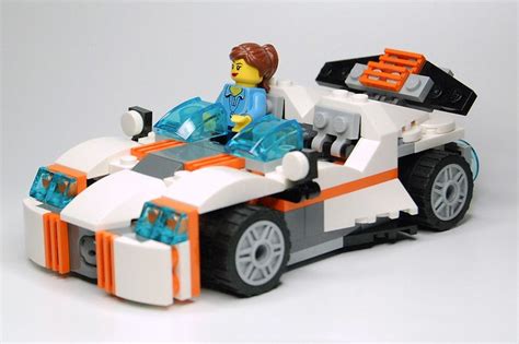 LEGO 31034 Future Flyer review | Brickset