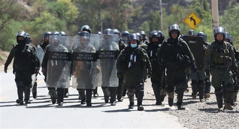 Mairana Policías y militares arrancan el operativo de desbloqueo en