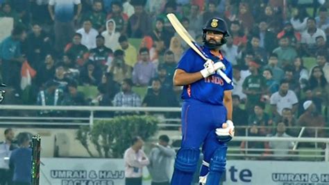 Rohit Sharma Braves Injury Walks Out To Bat With Bandaged Thumb In Nd