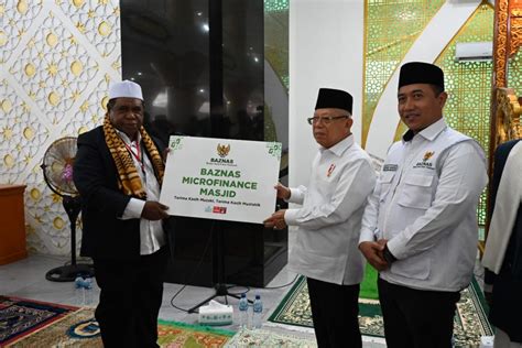 Wapres Serahkan Bantuan Baznas Microfinance Di Fakfak Papua Barat