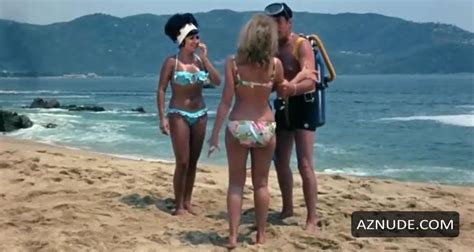 LA MUERTE EN BIKINI NUDE SCENES AZNude