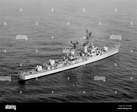 Uss Hull Dd 945 At Sea On 8 March 1960 Stock Photo Alamy