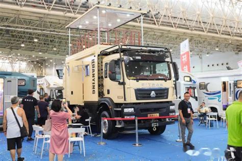 展会第二日：骏驰汕德卡越野房车 全景升降露台 后拓床铺设计 C照可开搜狐汽车搜狐网