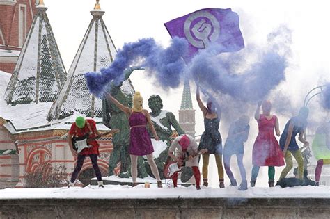 Deux Pussy Riot obtiennent l asile en Suède