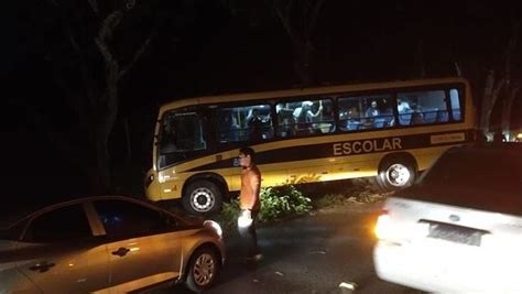 Acidente Com ônibus Escolar Deixa Estudantes Feridos Em Rio Largo Al