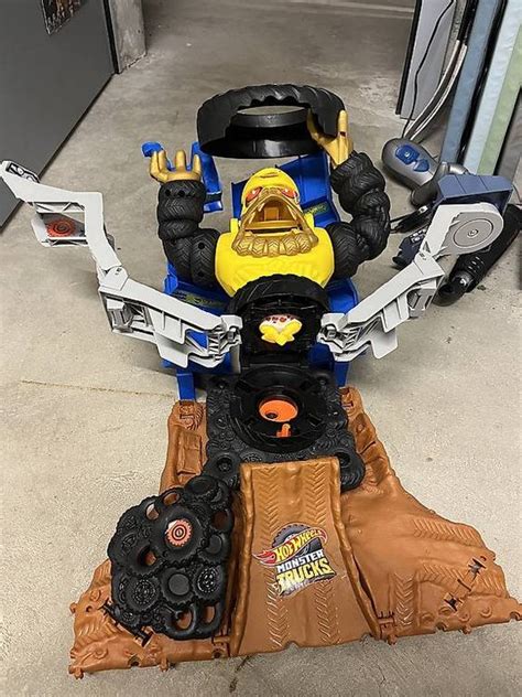 Hot Wheels Monstertruck Bahn Gebraucht in Gelterfingen für CHF nur Abholung auf Ricardo