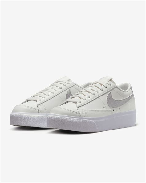 Nike rebaja en su outlet las zapatillas Blazer clásicas con un twist