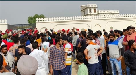 Singer Sidhu Moosewala Cremated At Native Village Thousands Pay Last