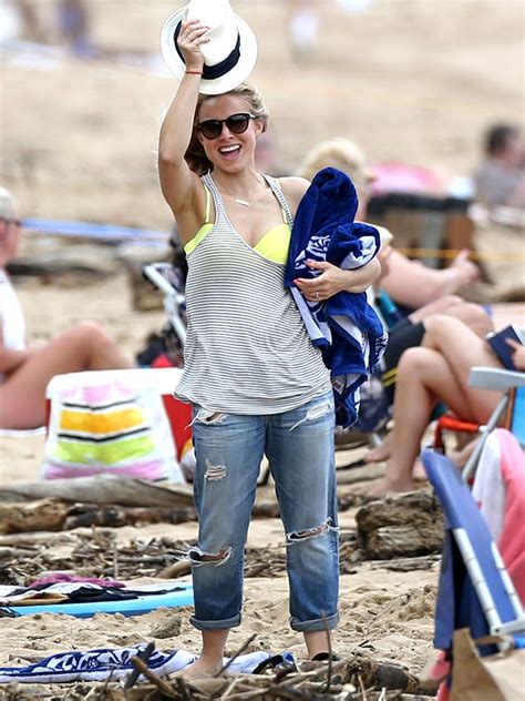 Kristen Bell Shows Off Her Bikini During Relaxing On Beach